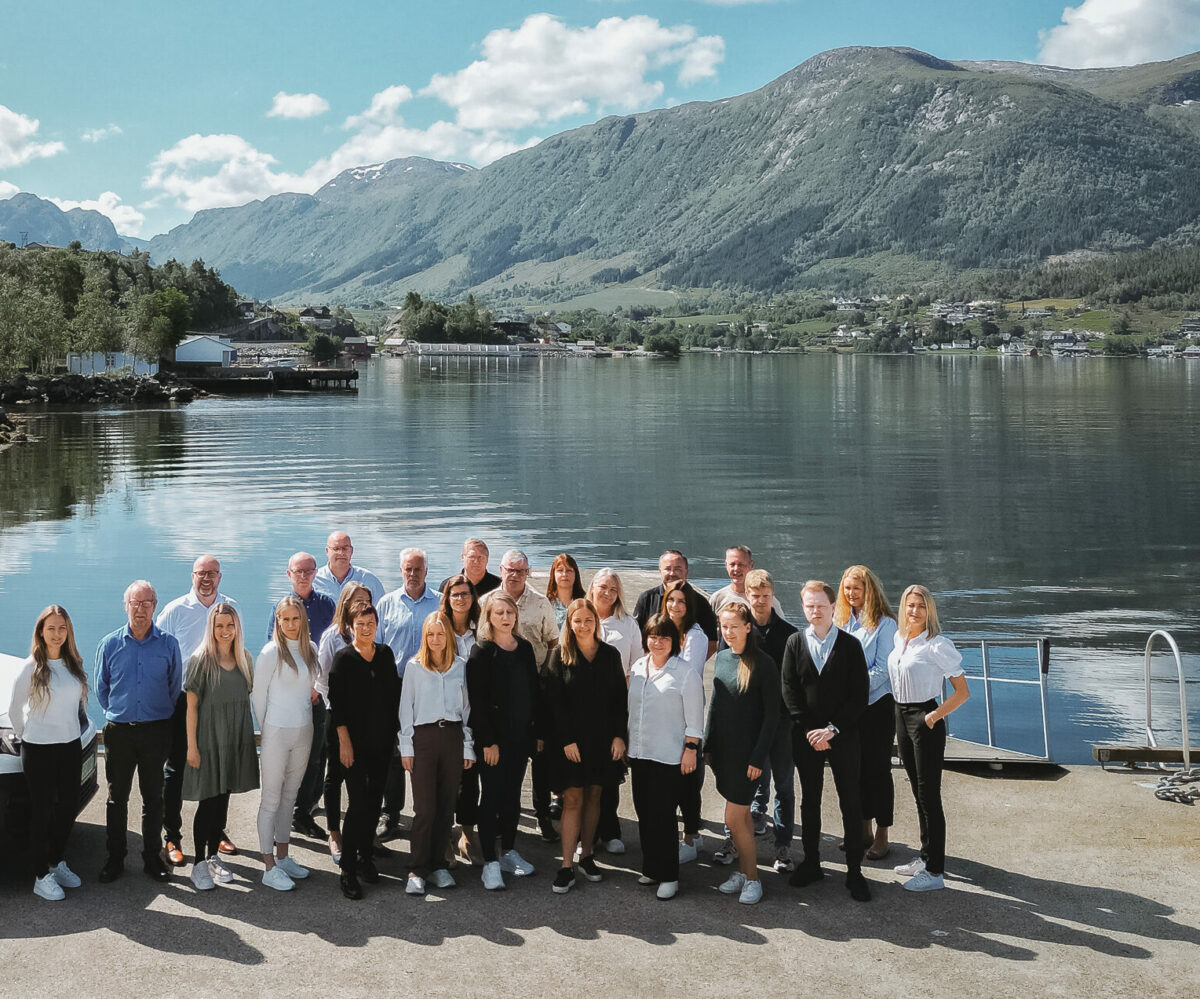 Group photo of PALFINGER MARINE employees located in Seimsfoss, Norway